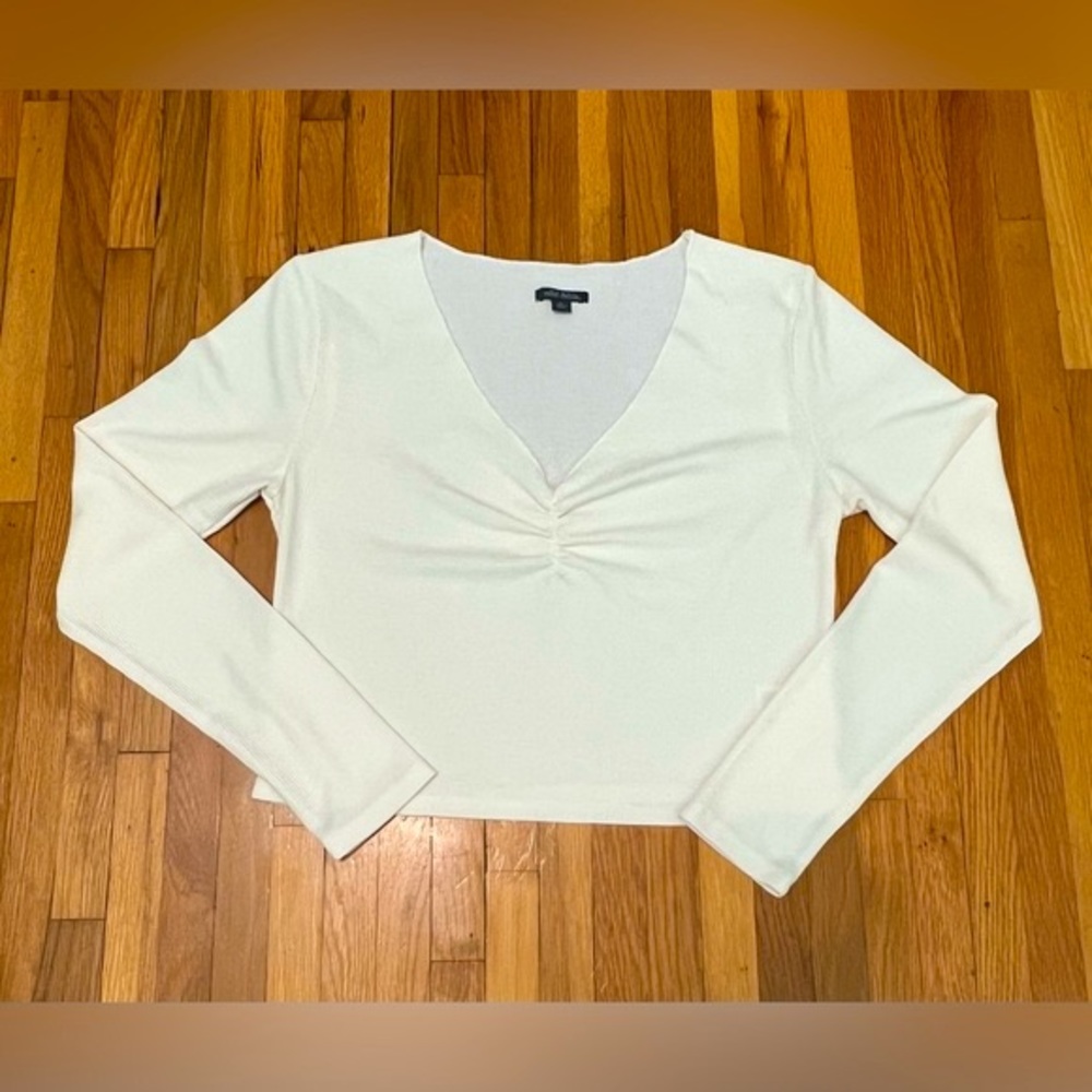 NWOT Wild Fable (Target brand) Woman’s Top. White V-neck long sleeve.